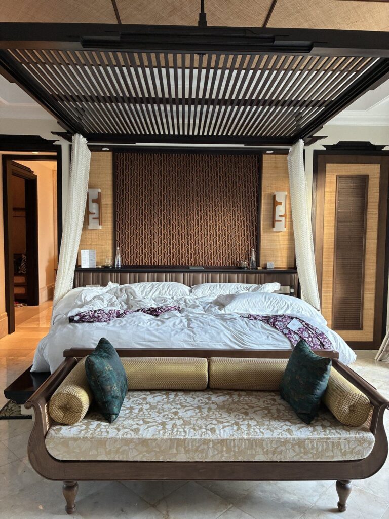 Four-poster bed in an AYANA villa