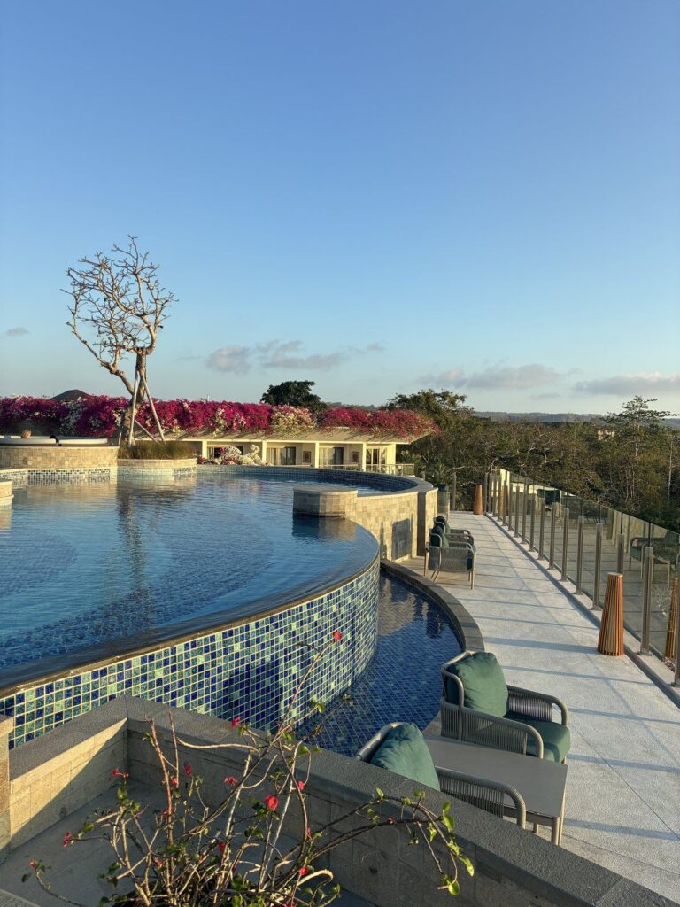 Curved rooftop pool at Luna Rooftop Bar, AYANA Segara